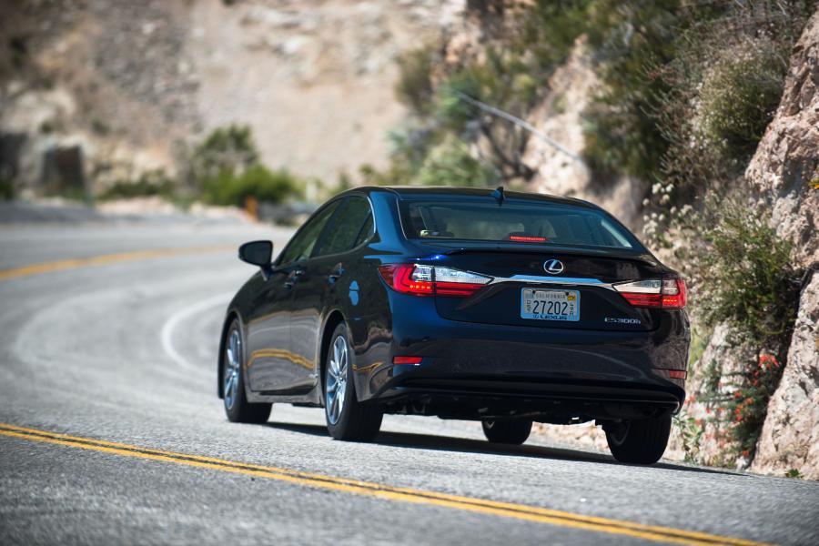  Lexus ES300h 2016 года  (фото 2 из 22)
